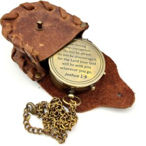 Brújula grabada 'Be Strong' con funda de cuero – Regalo religioso