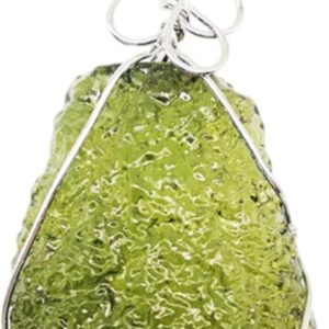 Collar de moldavita verde con cuero y soporte metálico
