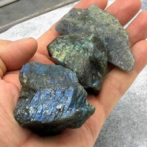 Arana's - Labradorita natural 3-5 cm y 100 g | Piedra energética